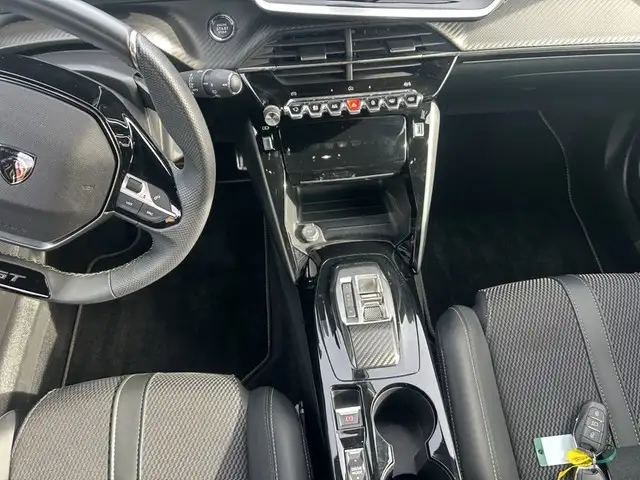 Peugeot 2008 view 11
