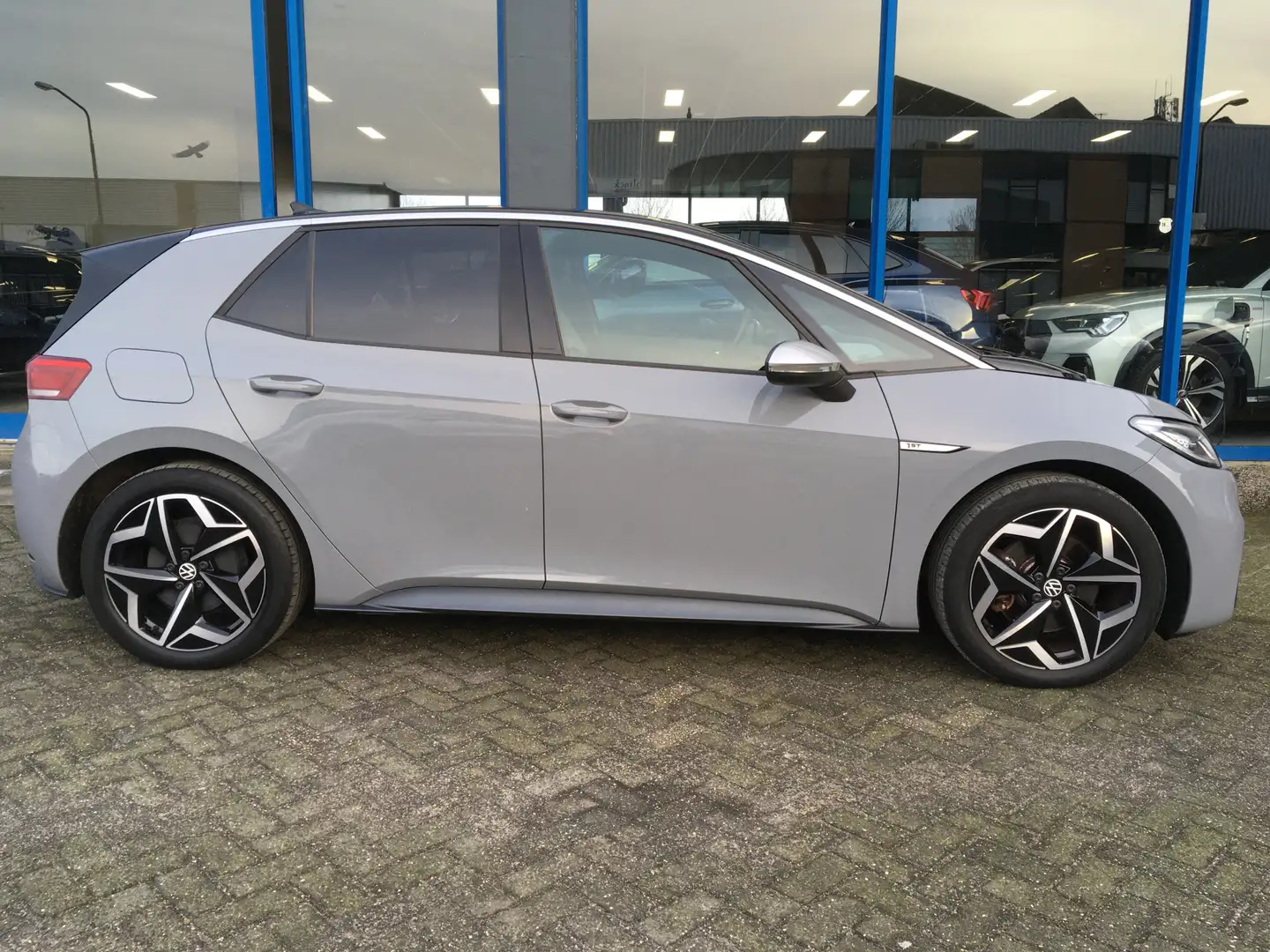 Volkswagen ID.3 First Plus 58 kWh Gris - 2
