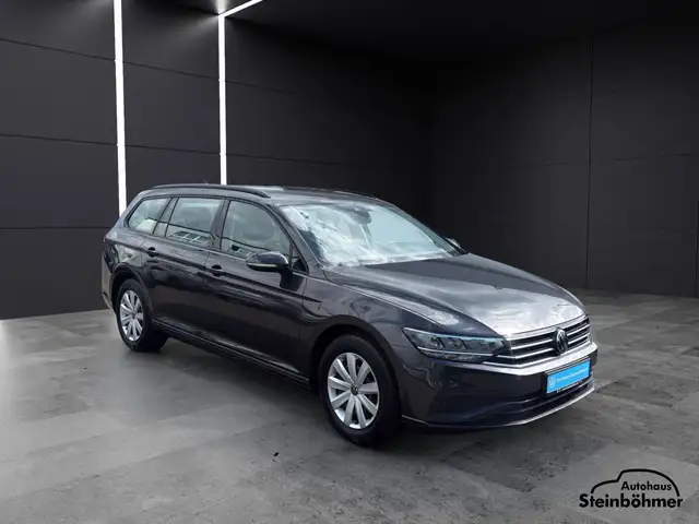 Volkswagen Passat view 10