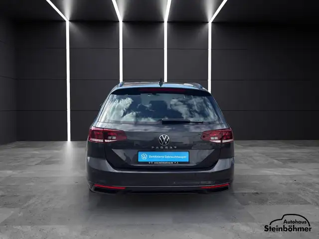Volkswagen Passat view 5
