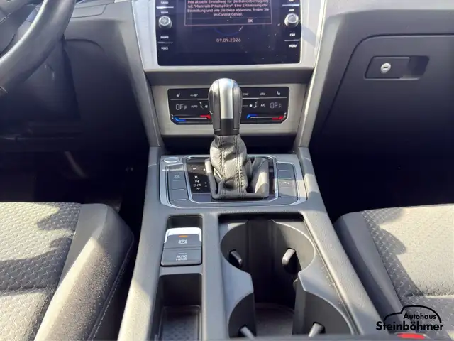 Volkswagen Passat view 22