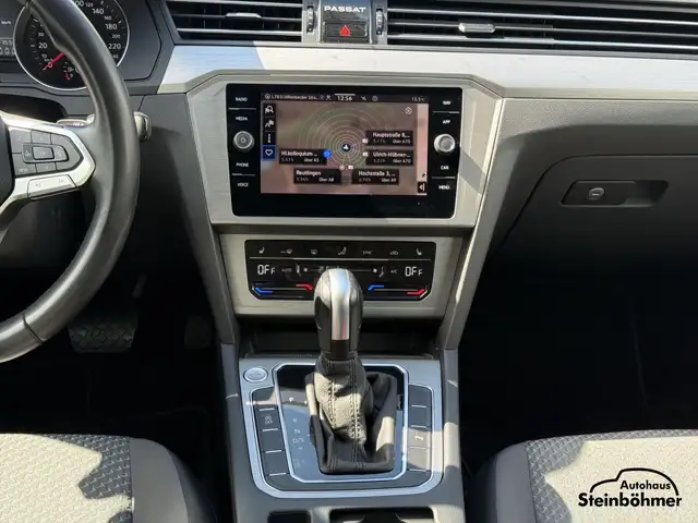 Volkswagen Passat view 23