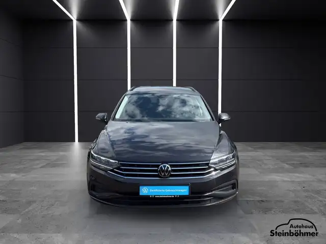 Volkswagen Passat view 11