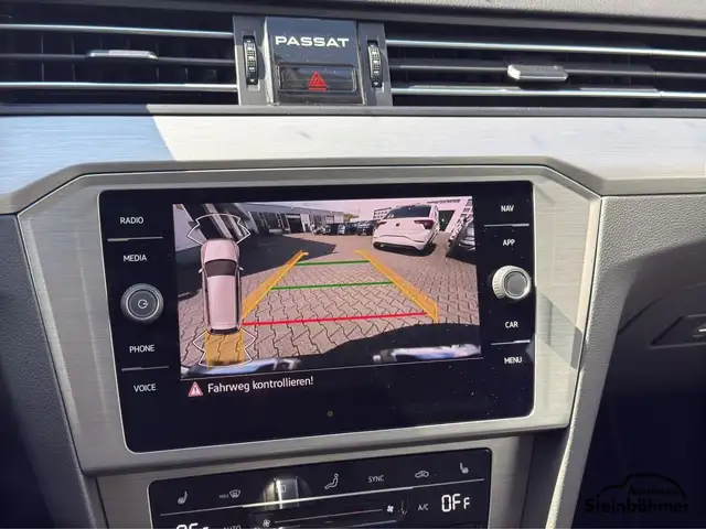 Volkswagen Passat view 24