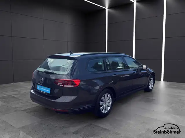 Volkswagen Passat view 7