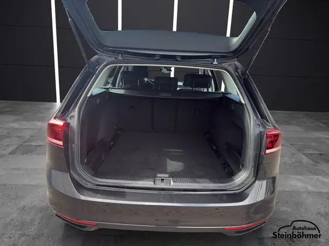 Volkswagen Passat view 6