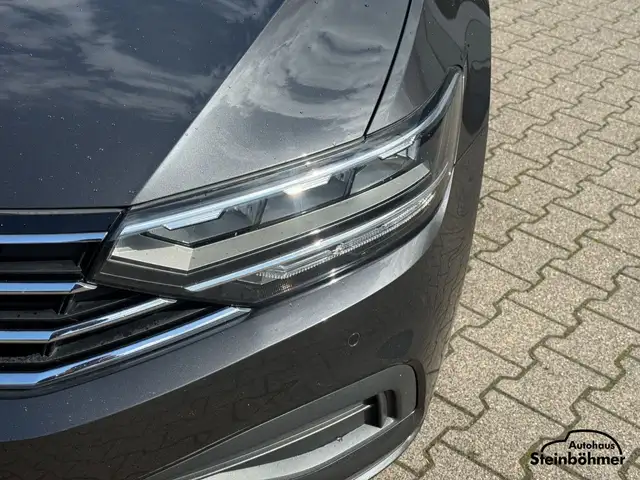 Volkswagen Passat view 12