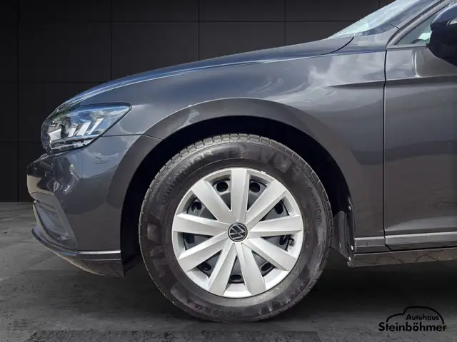 Volkswagen Passat view 13