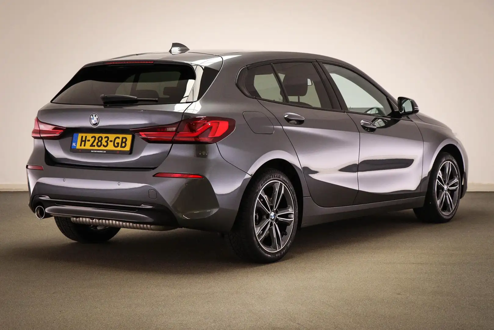 BMW 118 1-serie 118i Executive Edition | SPORT LINE | APPL Grijs - 2