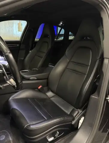 Porsche Panamera view 11