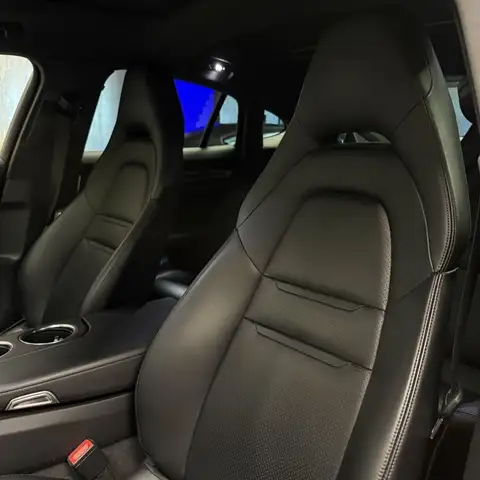 Porsche Panamera view 12