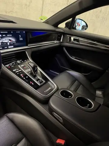 Porsche Panamera view 9