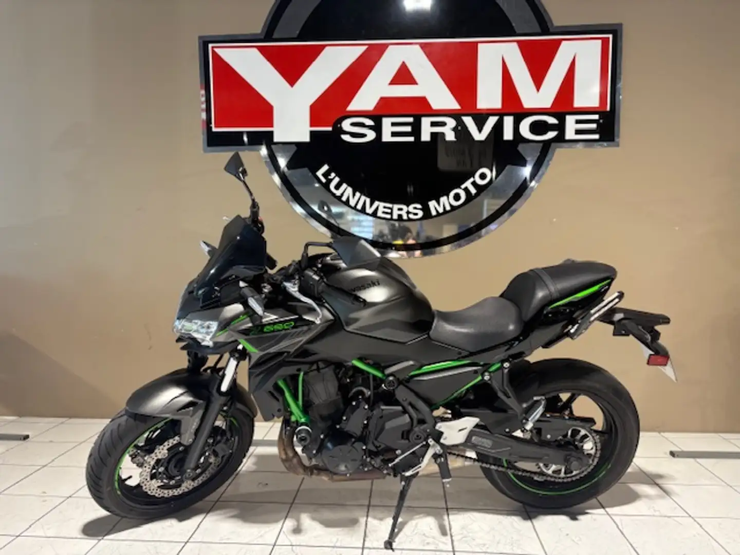 Kawasaki Z 650 Gris - 2