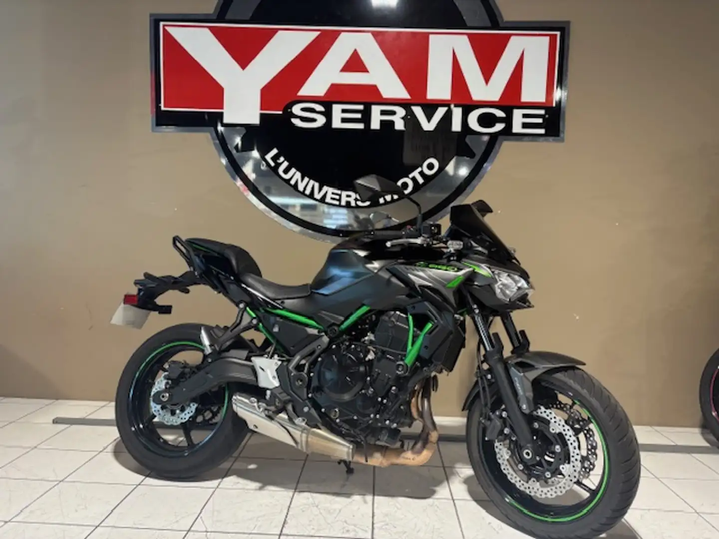 Kawasaki Z 650 Gris - 1
