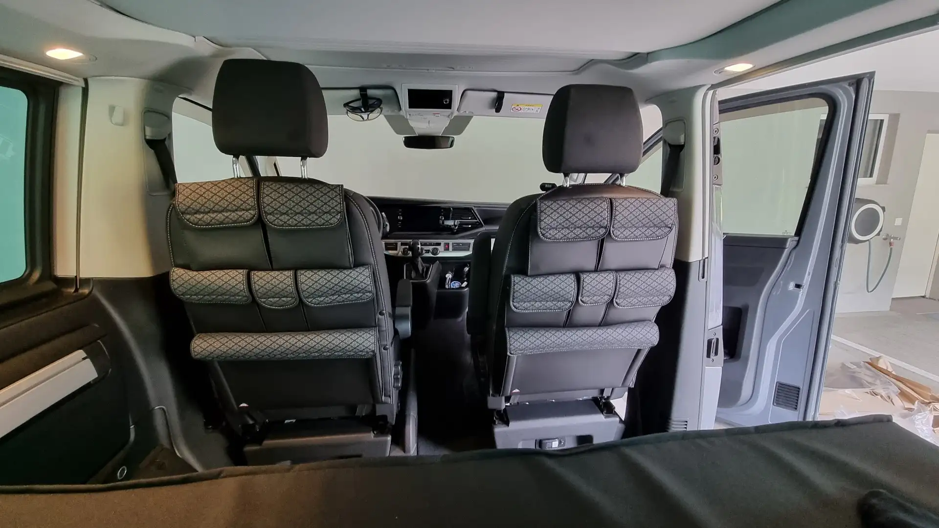 Volkswagen T6.1 California Beach Grau - 2