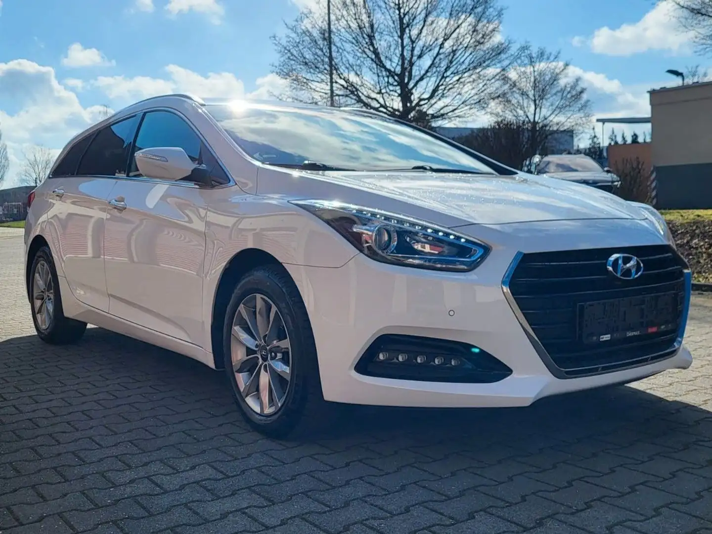 Hyundai i40 cw blue 2HD-EUR0 6 White - 1
