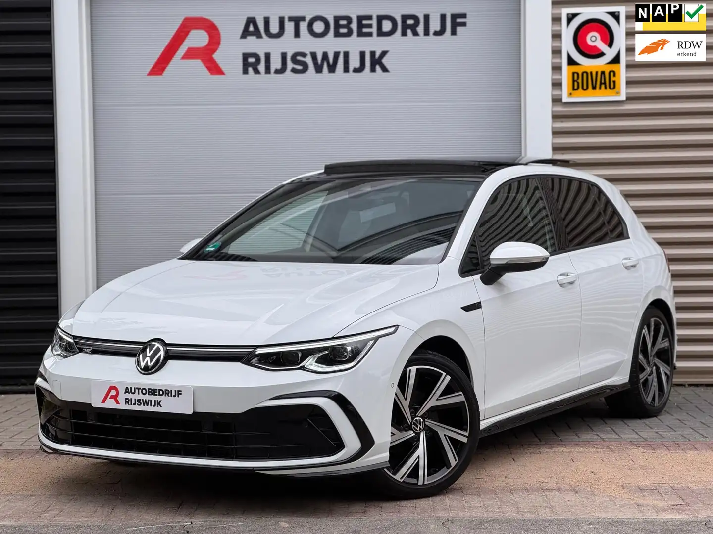 Volkswagen Golf 1.5 eTSI R-Line Pano/Matrix/Blindspot/Camera Bianco - 1