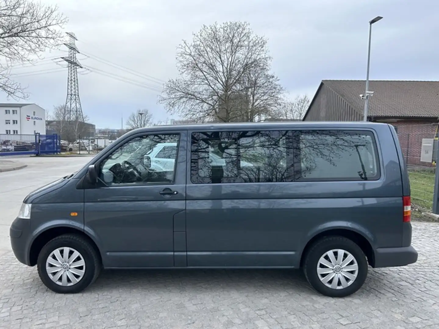 Volkswagen T5 Caravelle 9-Sitzer 2.5TDI *Webasto*Klima*AHK* Grau - 2