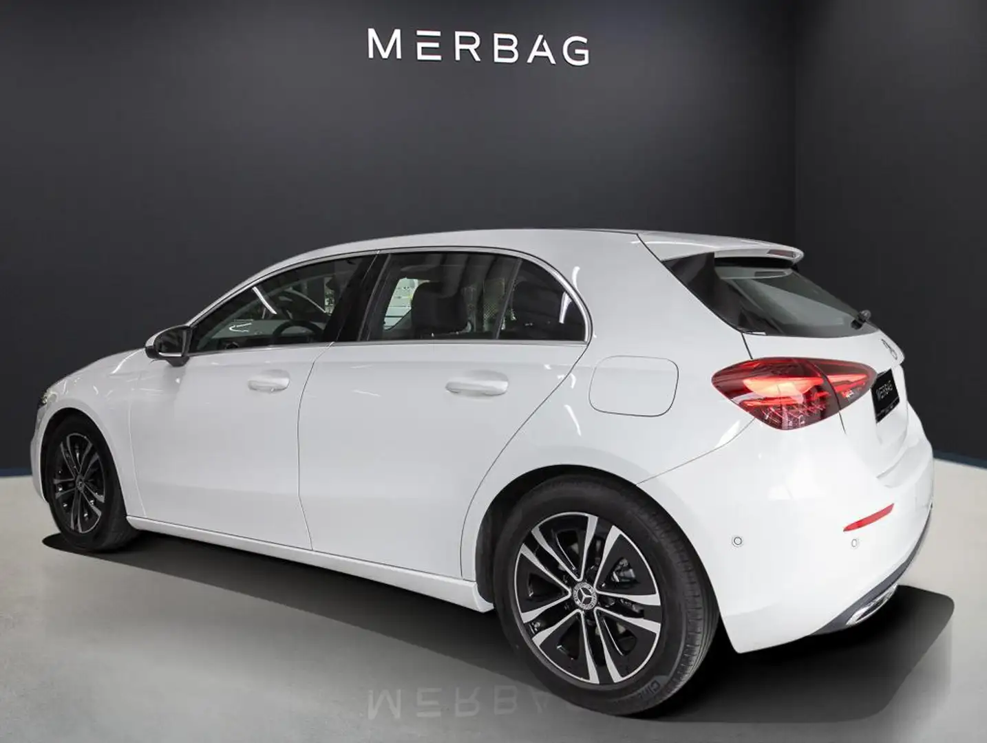 Mercedes-Benz A 180 Kompaktlimousine SpurW W-Paket ParkAss. Weiß - 2