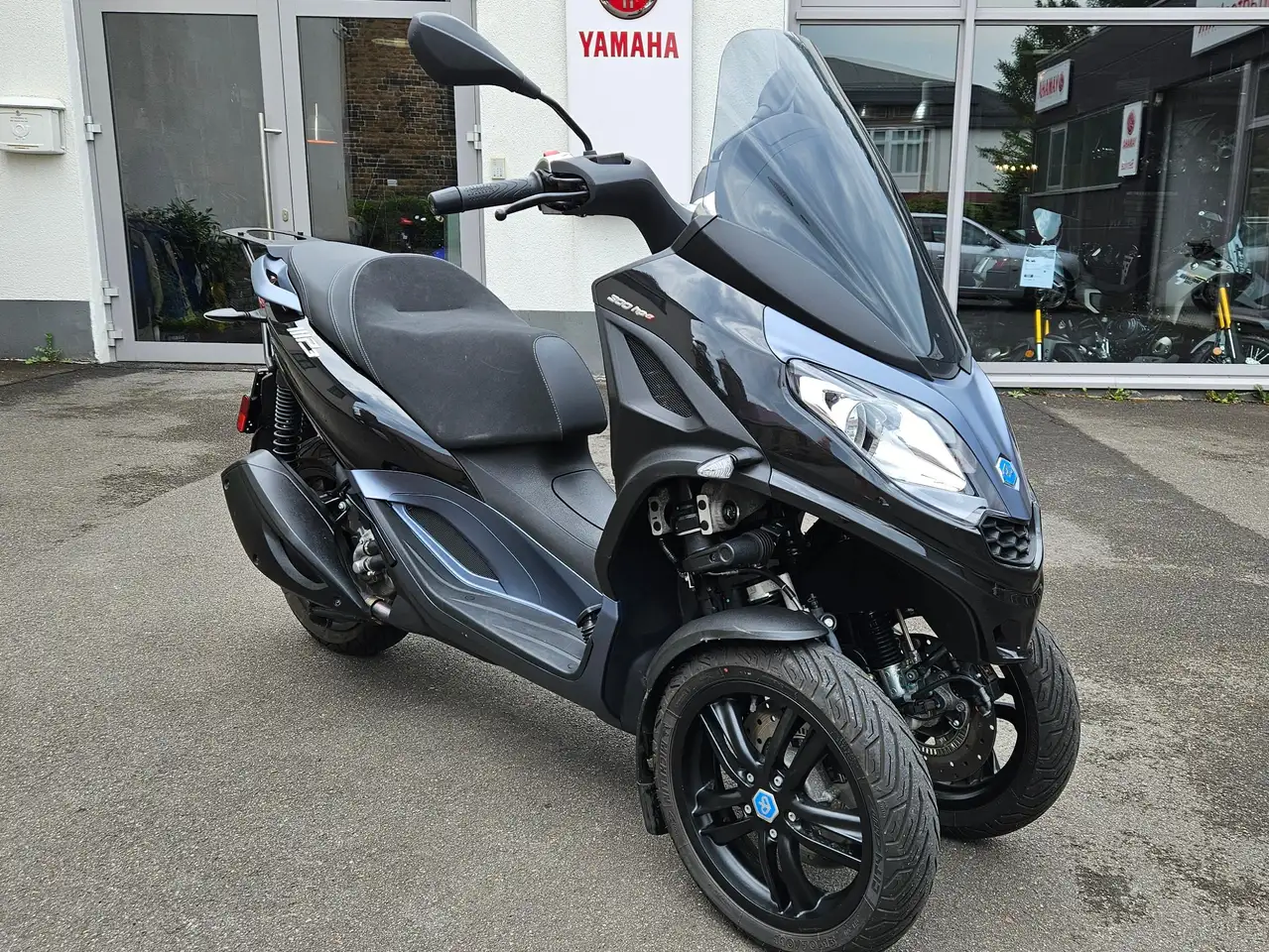 Piaggio MP3 300