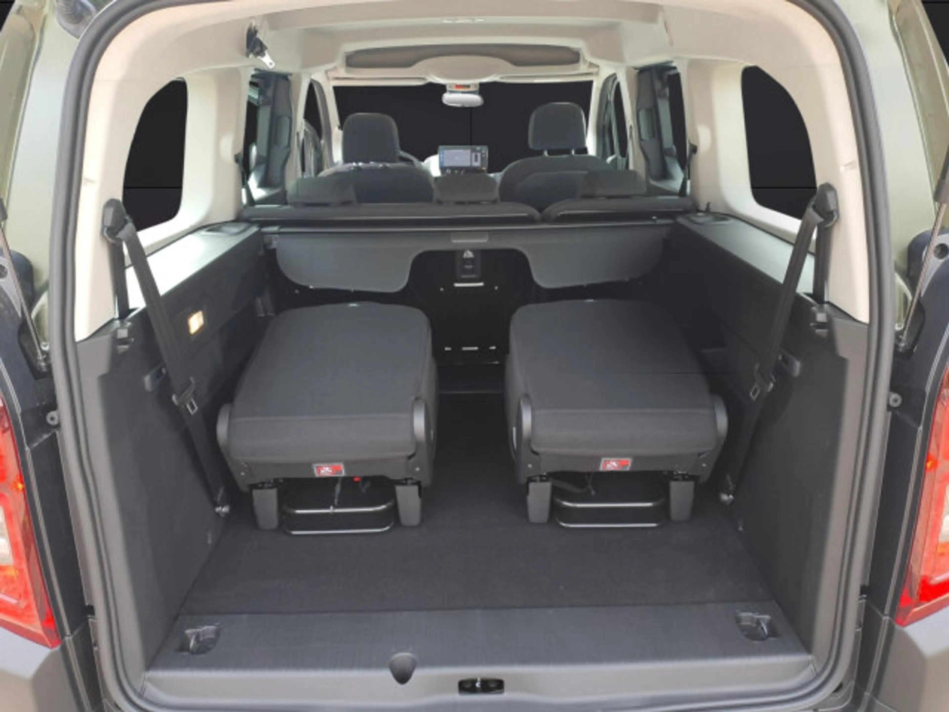 Citroen Berlingo Berlingo XL Plus 1.5D 130 +180°Kamera+FSH+SHZ+ — photo 16