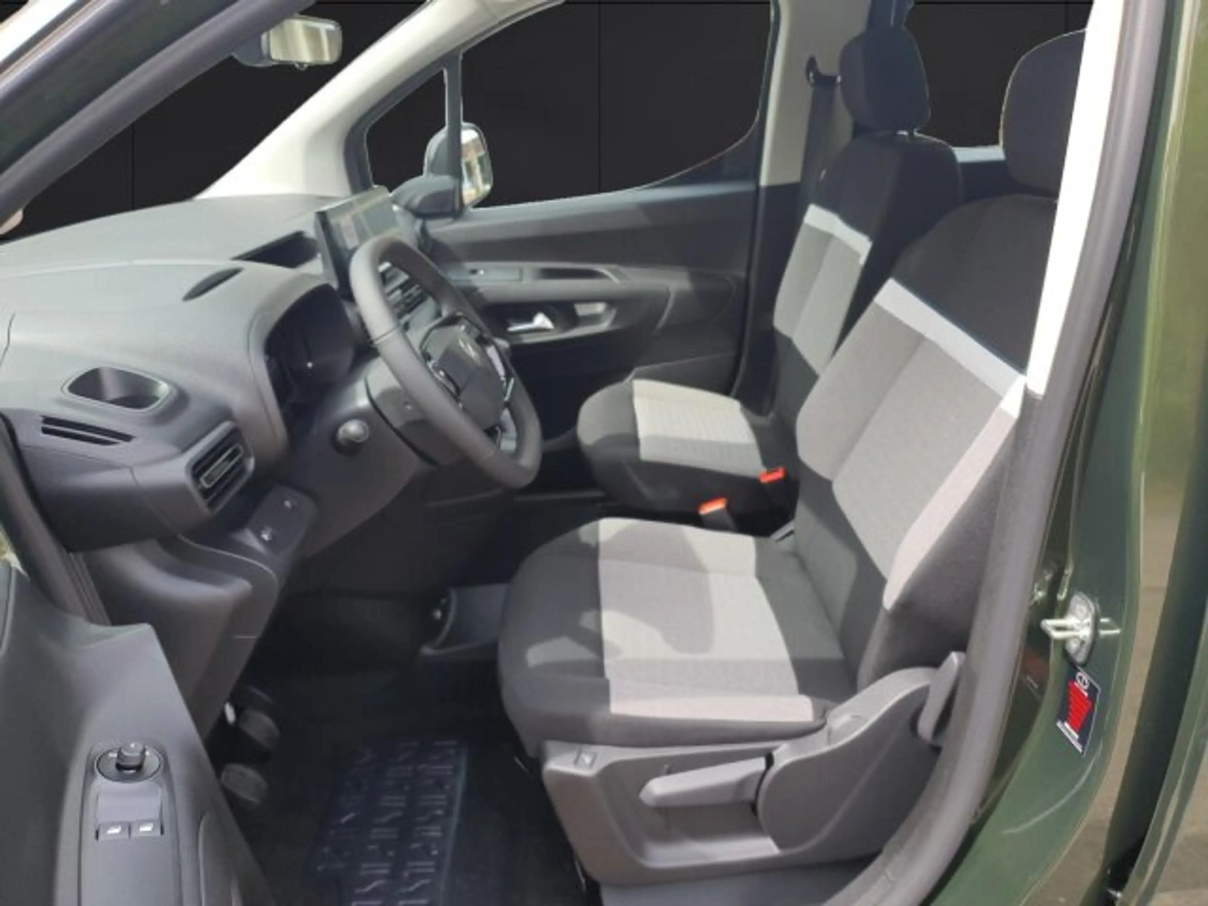 Citroen Berlingo Berlingo XL Plus 1.5D 130 +180°Kamera+FSH+SHZ+ — photo 8
