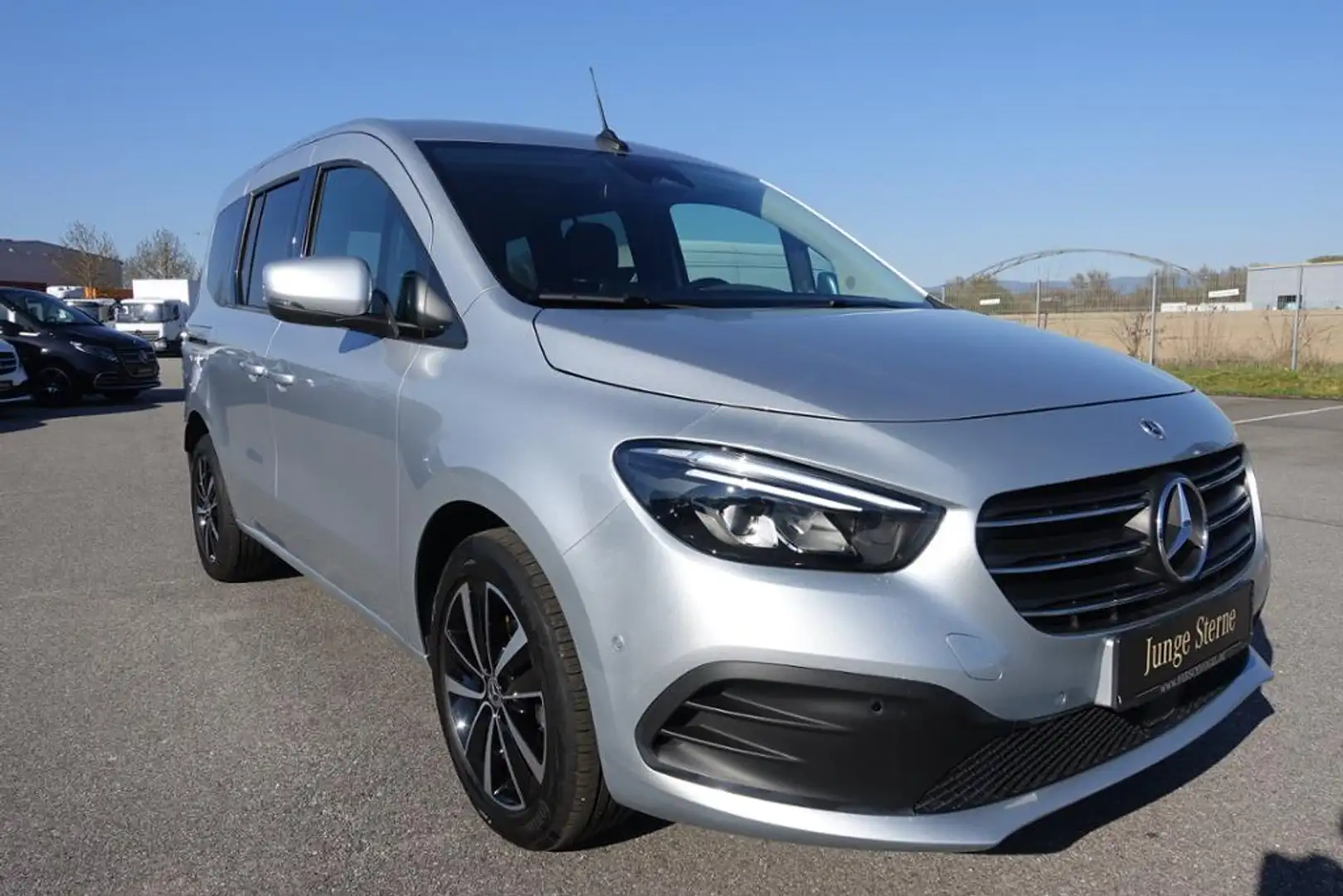 Mercedes-Benz T-Class T 180 d Progressive Edition MBUX+7G+Kamera+LED Срібний - 2