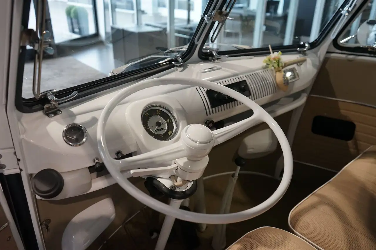 Volkswagen T1 Samba Umbau | Faltdach | 23 Fenster, foto 10