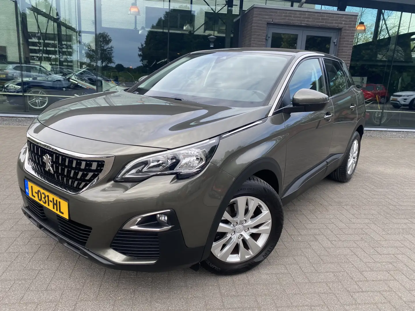 Peugeot 3008 1.2 PureTech Allure Automaat Grijs - 2