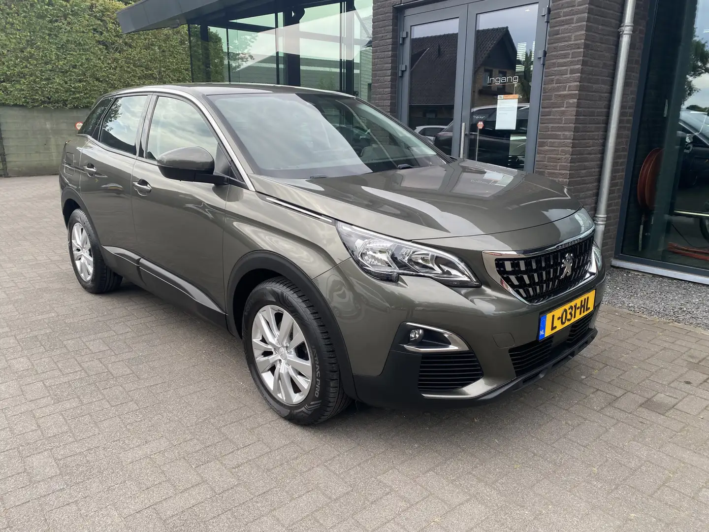 Peugeot 3008 1.2 PureTech Allure Automaat Grijs - 1