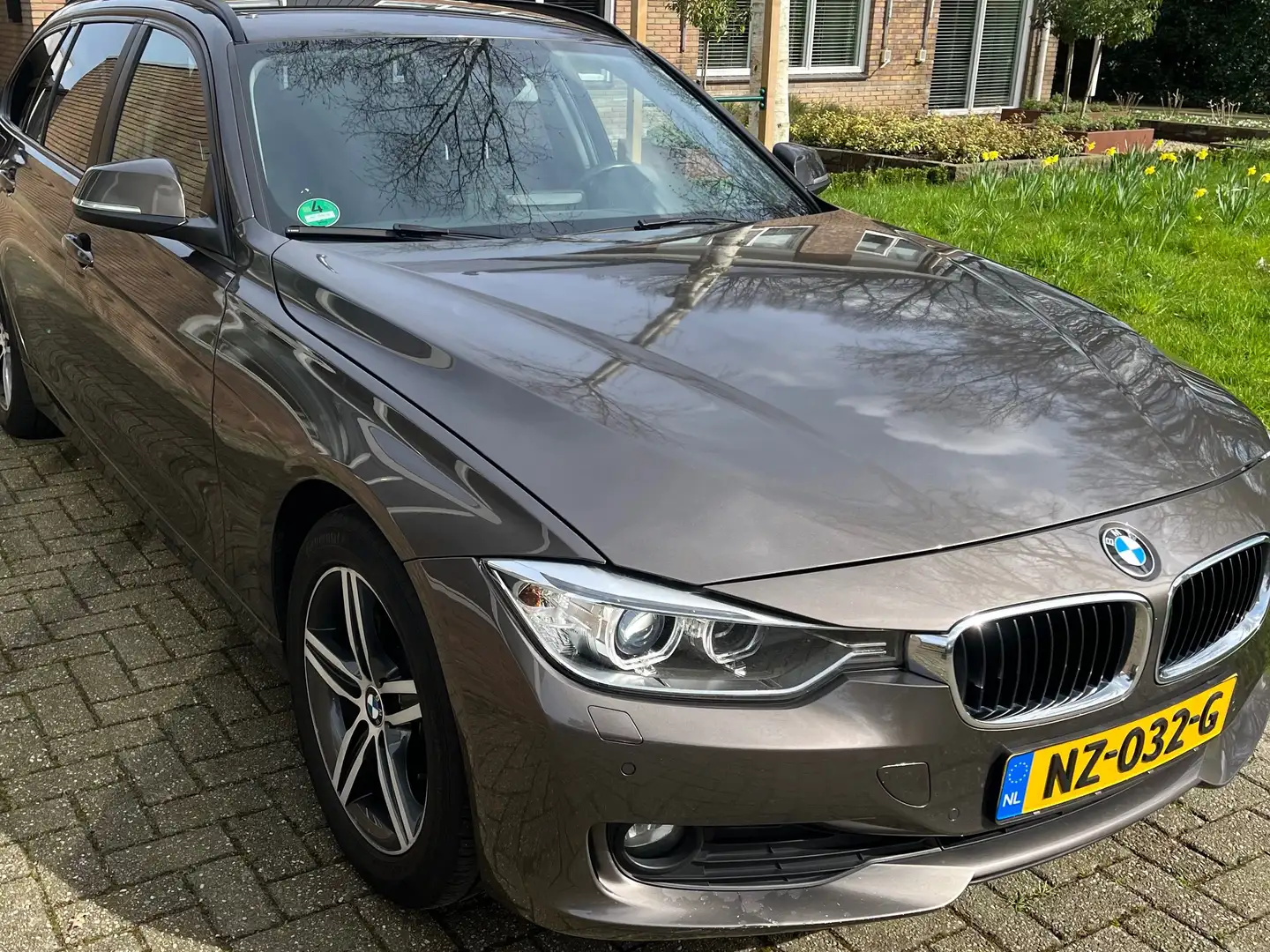 BMW 318 318d High Executive F31 Bruin - 1