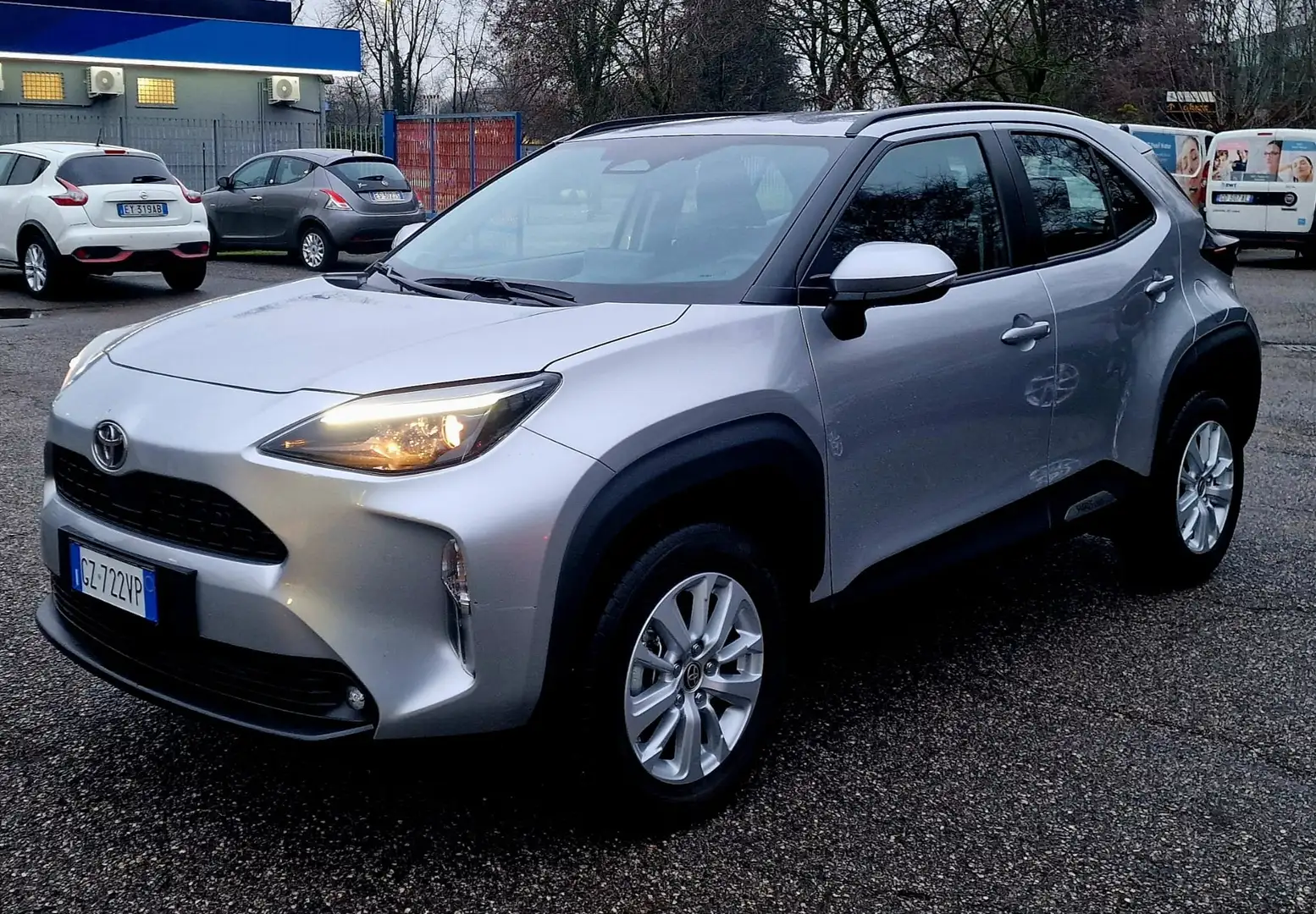 Toyota Yaris Cross Yaris Cross 1.5h Active fwd 115cv e-cvt Silber - 1