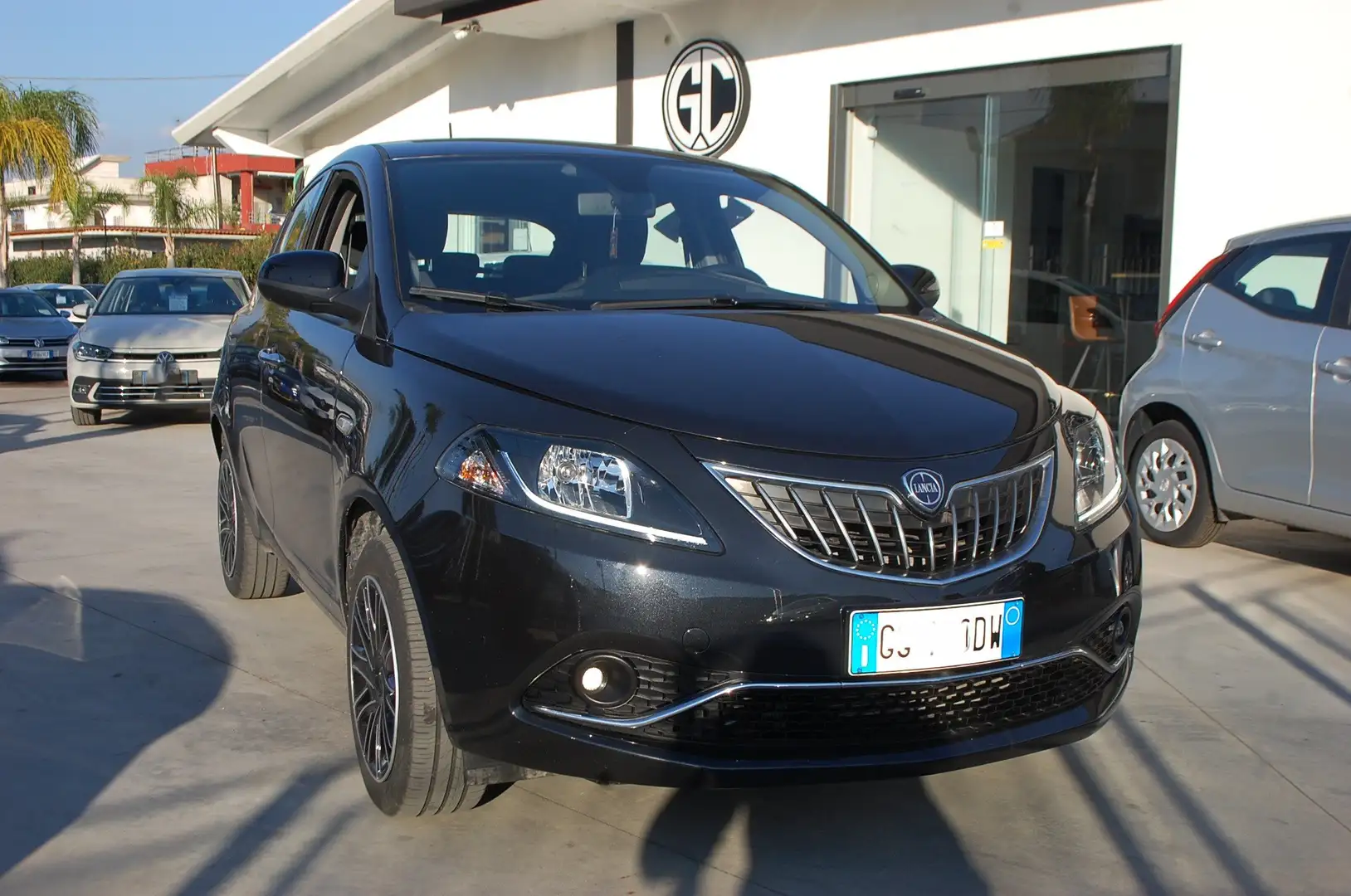 Lancia Ypsilon 1.0 firefly hybrid 70CV Gold Plus S&S Uff Italy Noir - 1