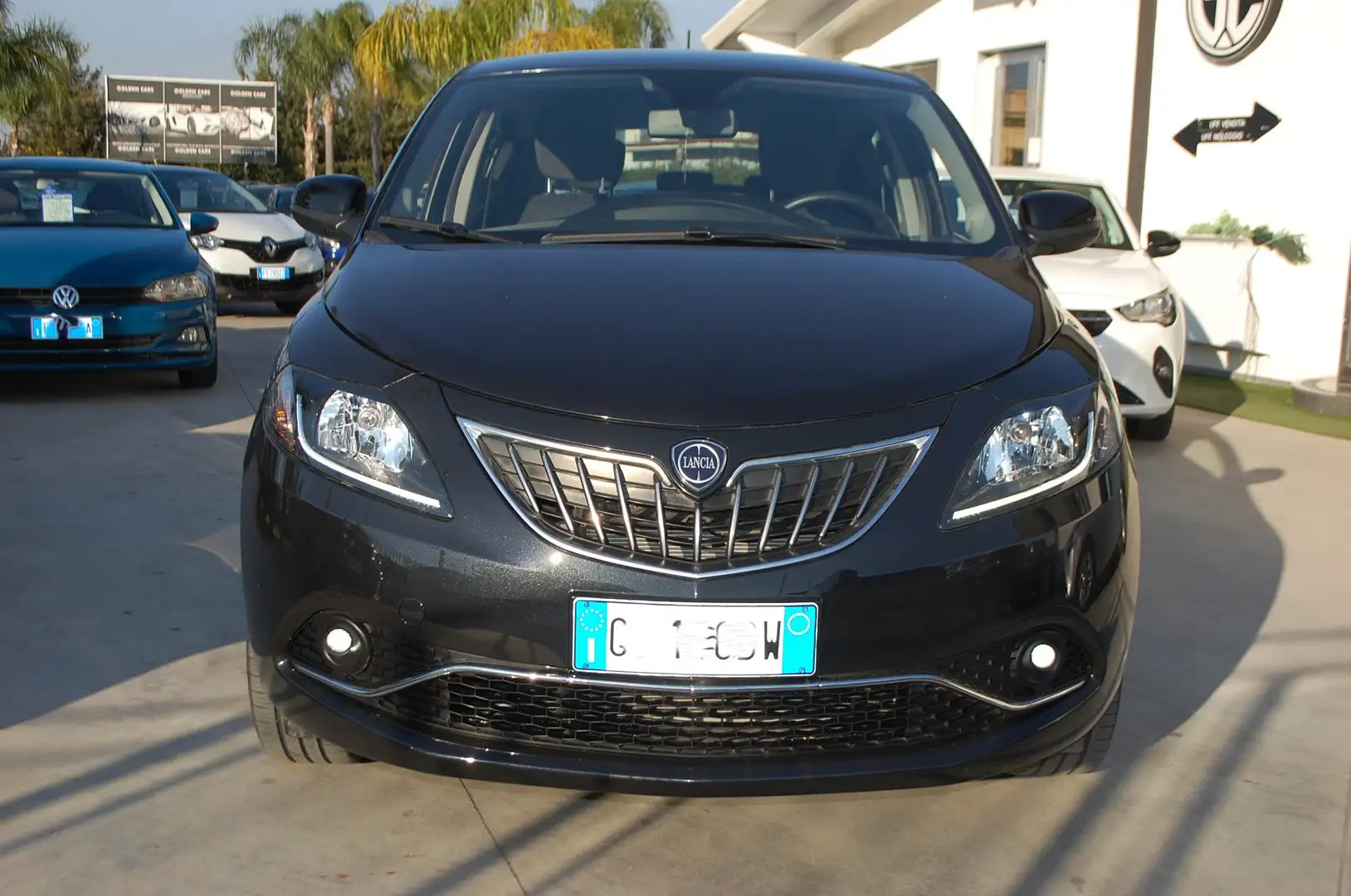 Lancia Ypsilon 1.0 firefly hybrid 70CV Gold Plus S&S Uff Italy Noir - 2