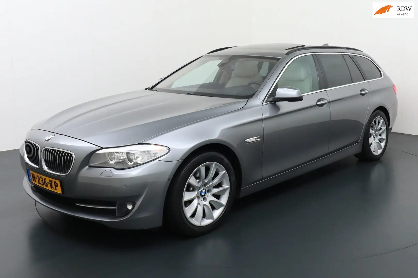 BMW 525 5-serie Touring 525d Tv, airco, softclose, panoram Grijs - 1