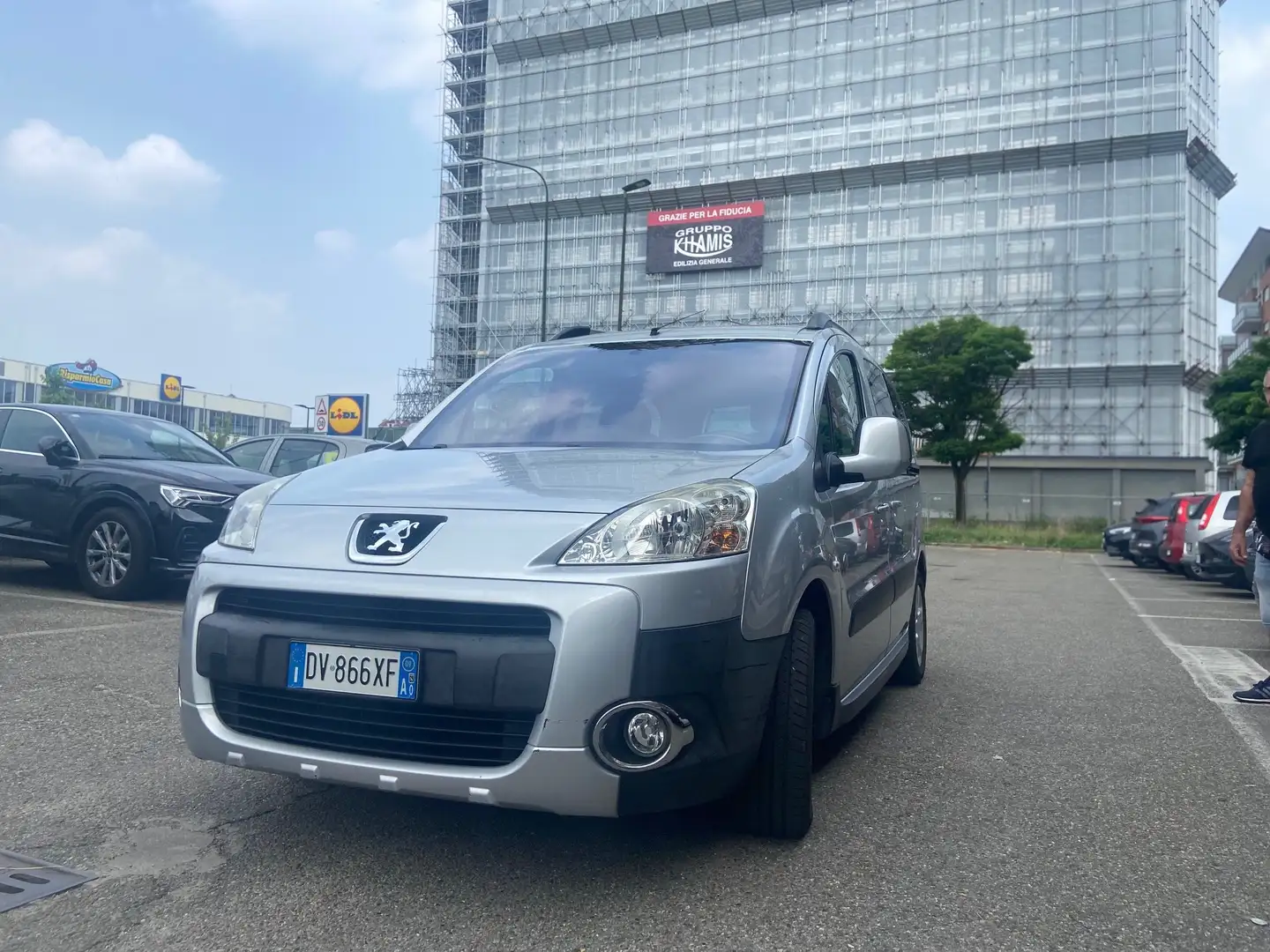 Peugeot Partner PARTNER TEPEE 1.6 HDI 110 CV OUTDOOR Grigio - 2