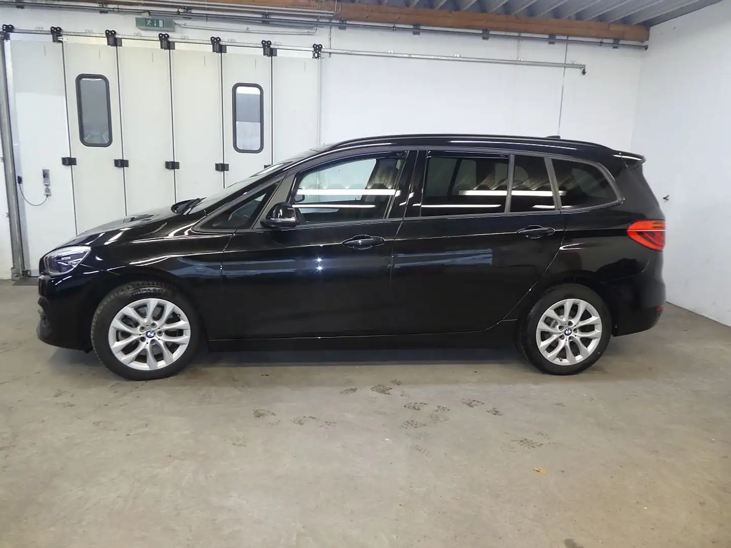 BMW 218 218 d Advantage Aut, AHK; LED, Kamera Schwarz - 2