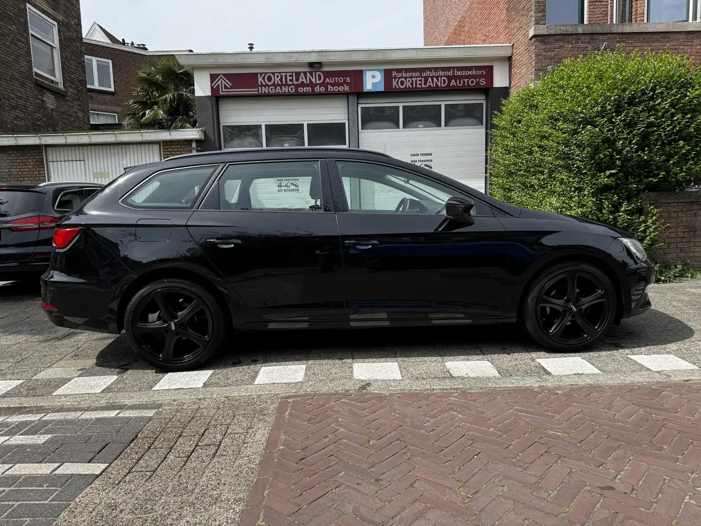 SEAT Leon ST 1.0 TSI FR Schwarz - 2