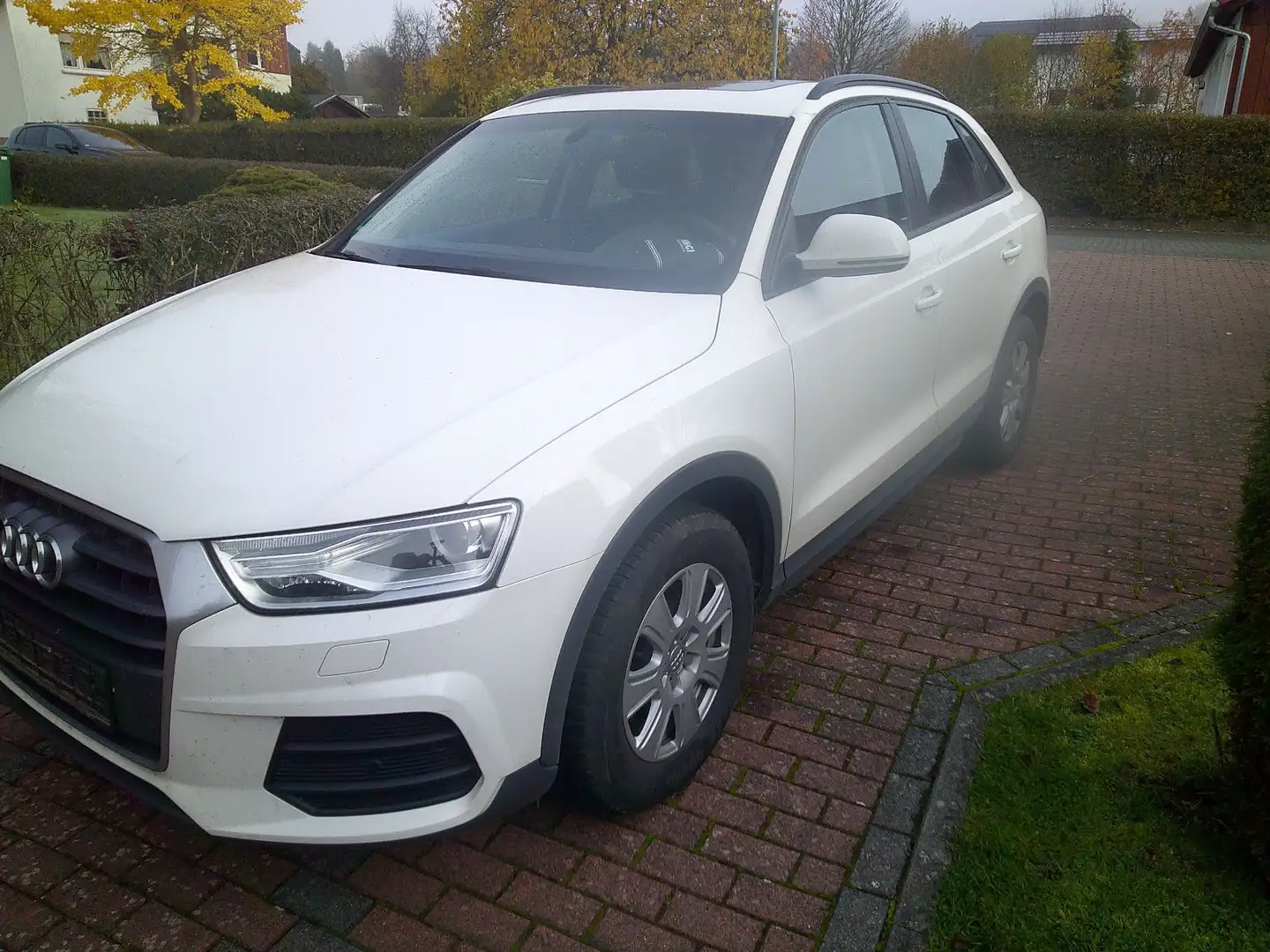 Audi Q3 basis quattro Weiß - 2