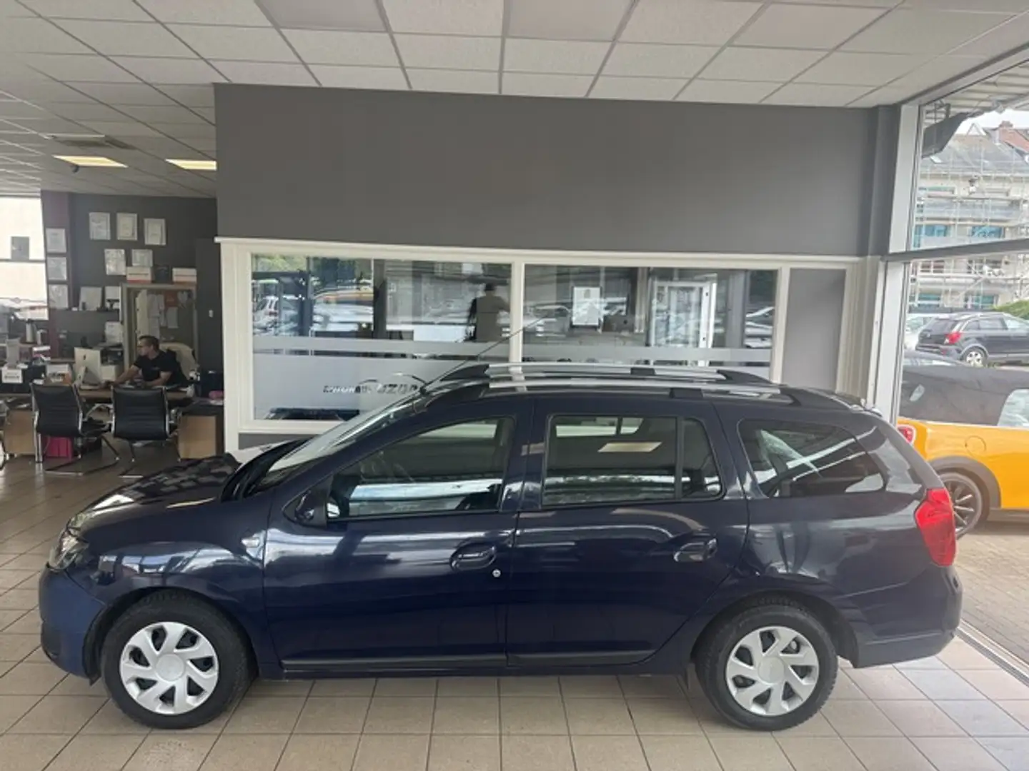 Dacia Logan MCV II Ambiance Klima 8 fach bereift 1. Hd Blau - 1