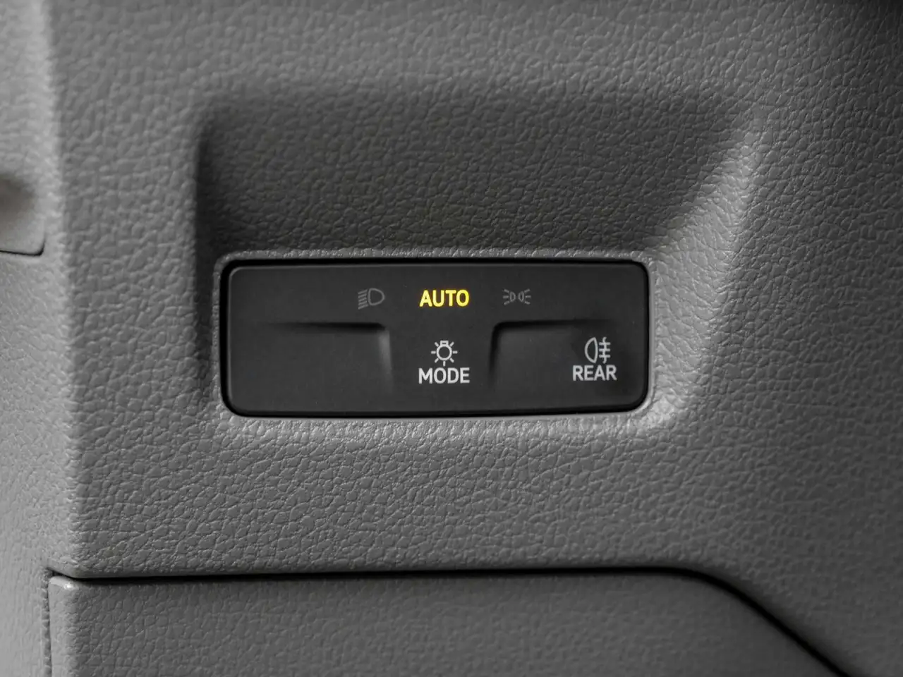 Volkswagen Crafter 35 Kasten MR HD Klima AHK PDC RKamera Ganzj.reifen 14