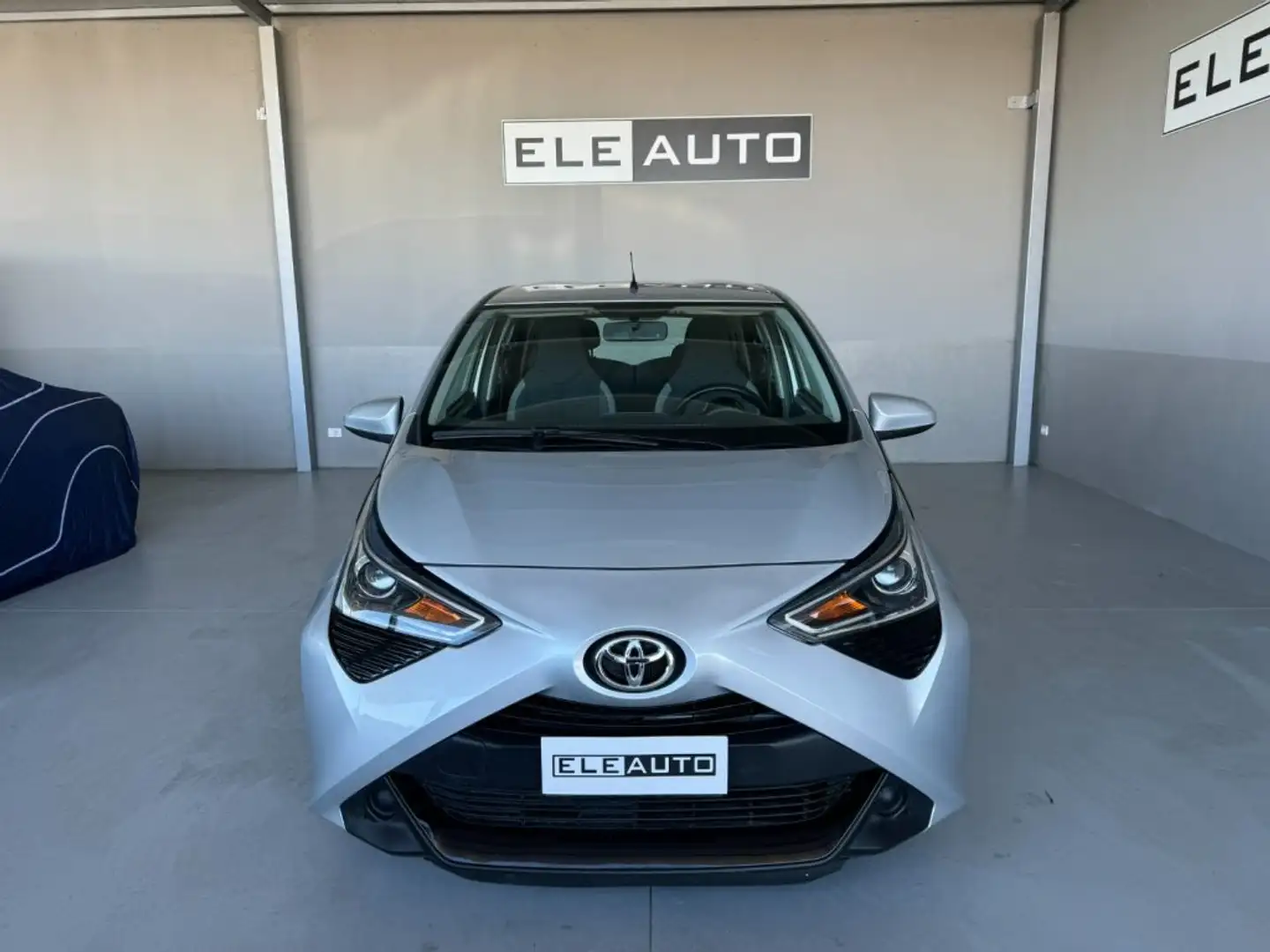 Toyota Aygo 1.0 VVT-i 72 CV Connect X-Business 5 porte Argent - 2