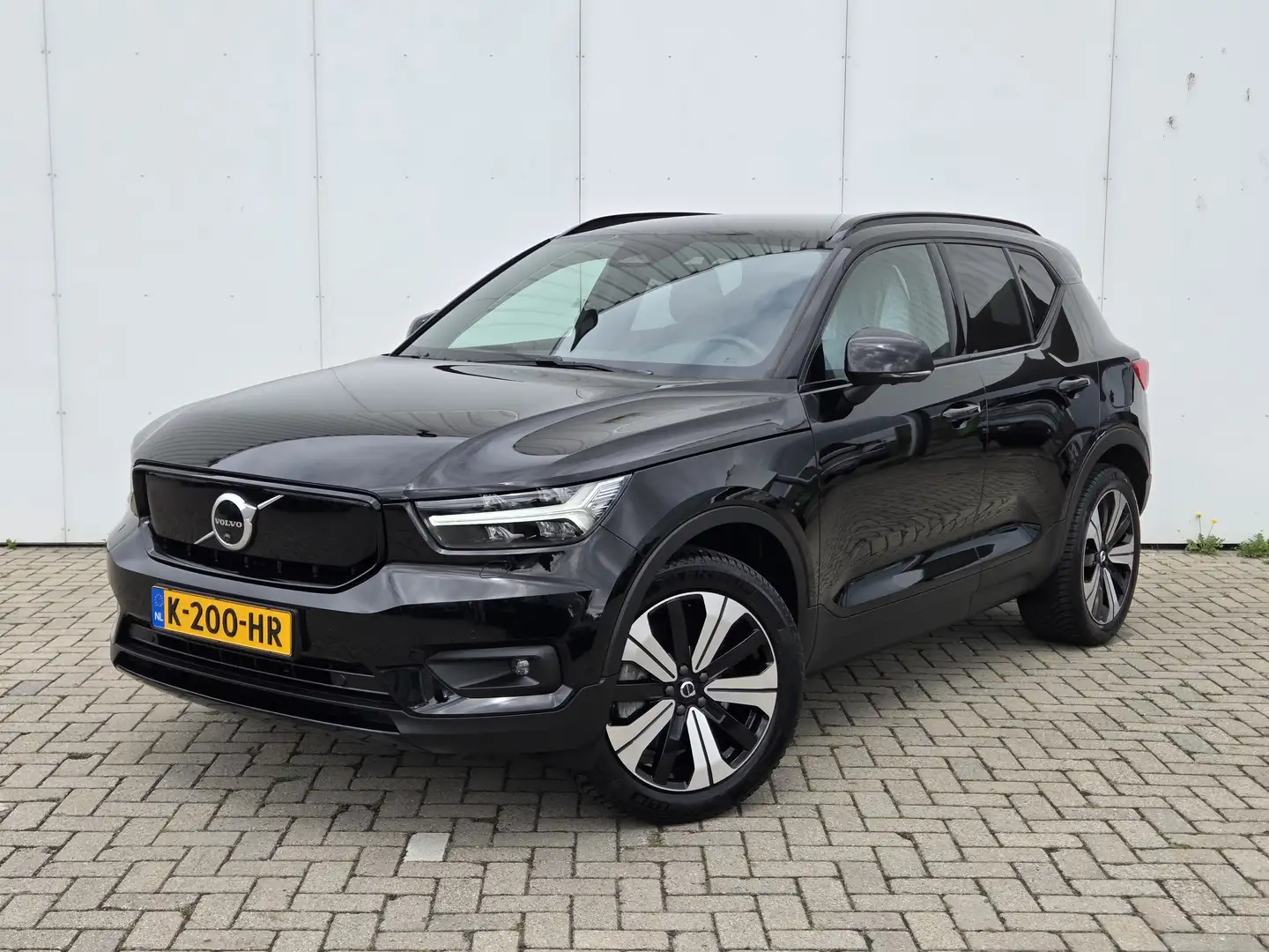 Volvo XC40 Recharge P8 AWD R-Design | Harman Kardon | BLIS | Zwart - 1