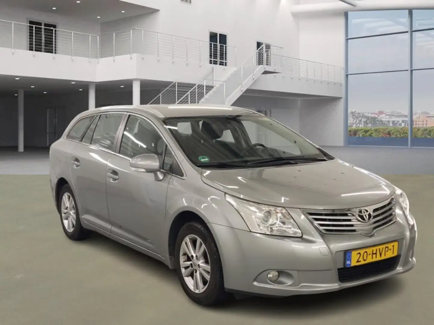 Toyota Avensis Wagon 1.8 VVTi Dynamic Gris - 2
