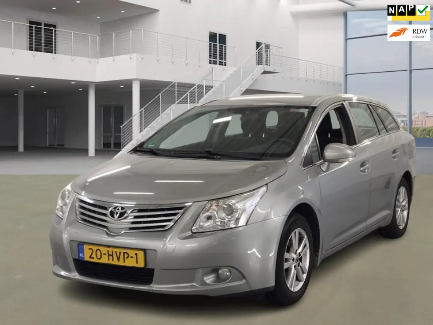 Toyota Avensis Wagon 1.8 VVTi Dynamic Gris - 1