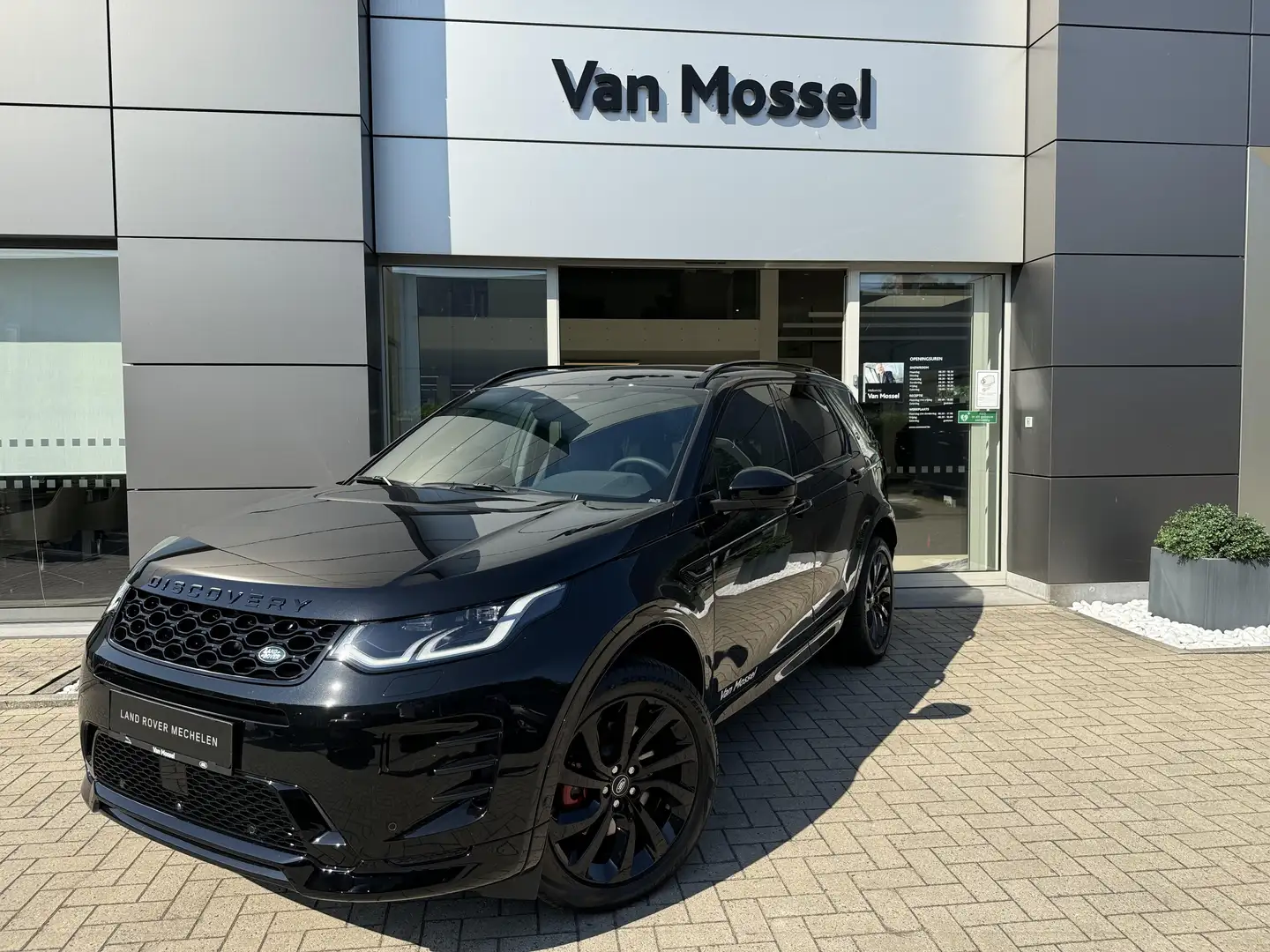 Land Rover Discovery Sport P300e Dynamic SE AWD Auto. 24MY Zwart - 1