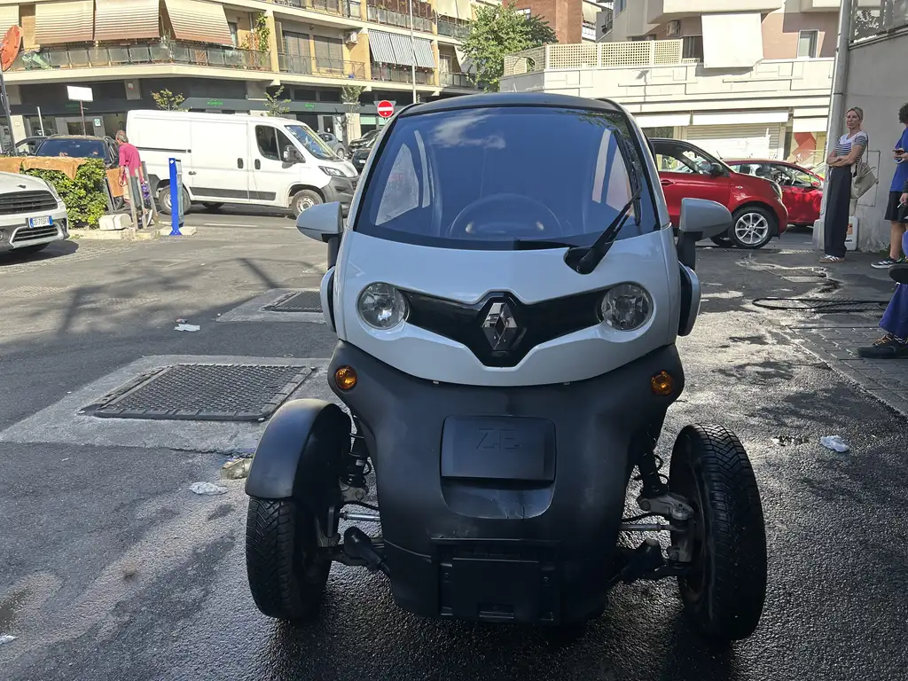 Renault Twizy 2021 из Европы — купить под ключ