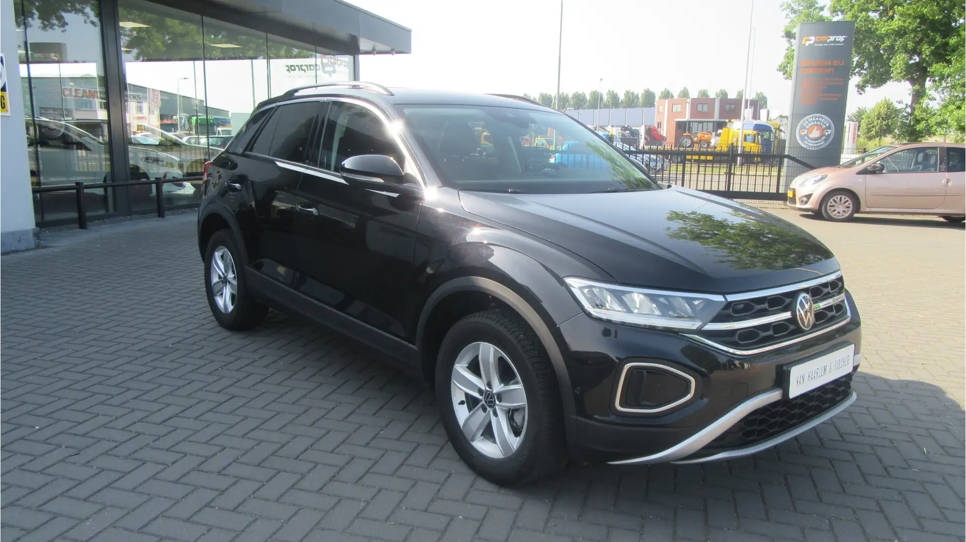 Volkswagen T-Roc 1.5 TSI Life DSG, Standverwarming, Camera, Ad.Crui Zwart - 2