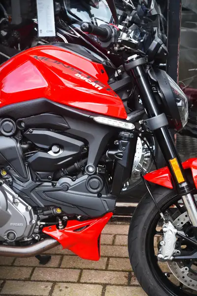 Ducati Monster 937 - foto 4