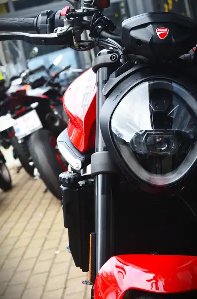 Ducati Monster 937 - foto 8